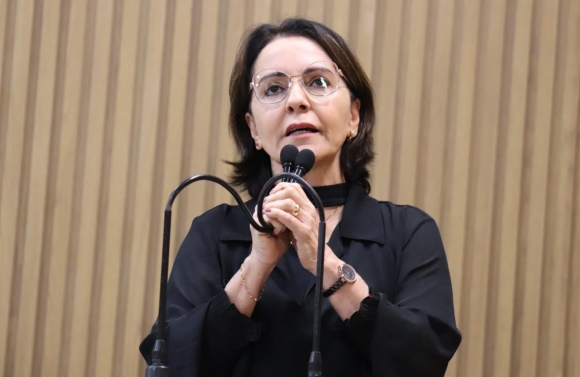 Emília ressalta leis de sua autoria no dia que se comemora a Lei Maria da Penha