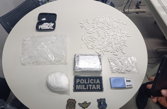 Ações conjuntas resultam em prisão de suspeitos de tráfico e apreensão de cerca de 1kg de cocaína em Itabaiana