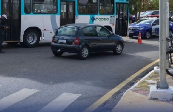 Ciclista de 56 anos morre após ser atropelada por ônibus na Beira Mar