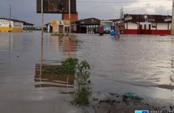 Chuva em Alagoas provoca cheia no Velho Chico e inundação em Telha