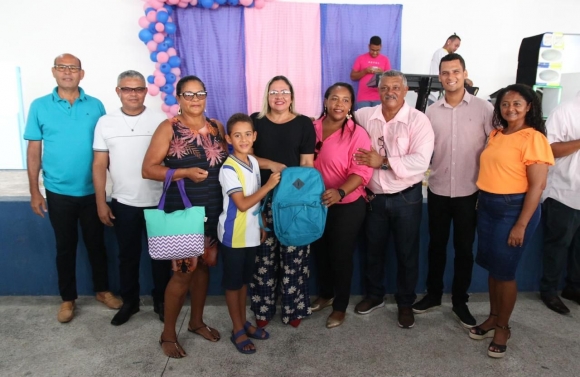 General Maynard: Prefeitura entrega kits escolares a estudantes da rede municipal