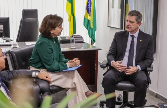 Emilia e Ricardo visitam todos os gabinetes parlamentares em Brasília e apresentam demandas de Aracaju