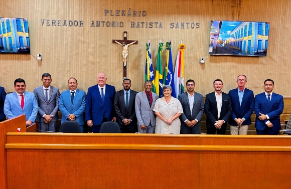 Vereadores tomam posse em Laranjeiras e Neguinho de Carmem o presidente da Câmara