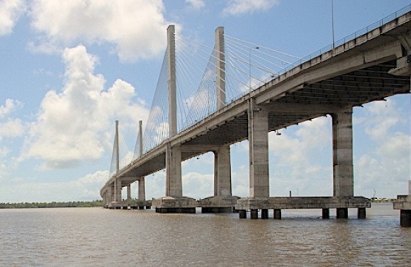 Motociclista morre após cair da ponte Aracaju/Barra dos Coqueiros