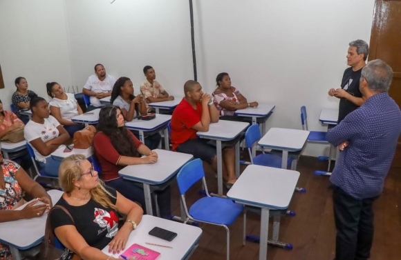 Prefeitura de Laranjeiras promove curso de garçom em parceria com o SENAC