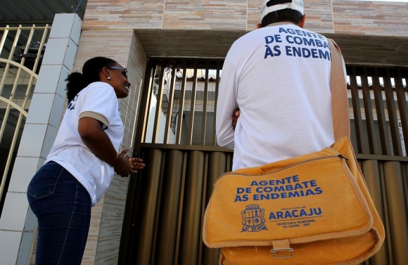 Prefeitura de Aracaju realiza coleta do 5º Levantamento de Índice Rápido do Aedes aegypti do ano