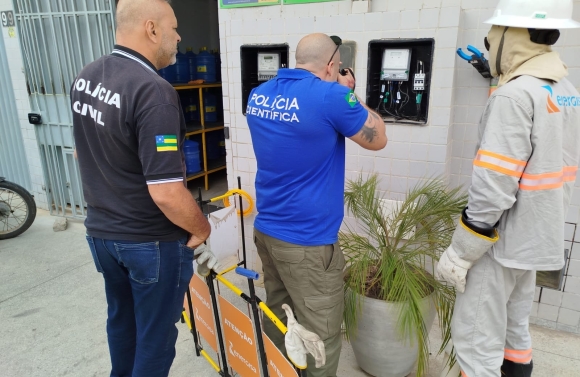 Polícias Civil e Científica junto à Energisa realizam ação contra furto de energia no conjunto Marivan, em Aracaju